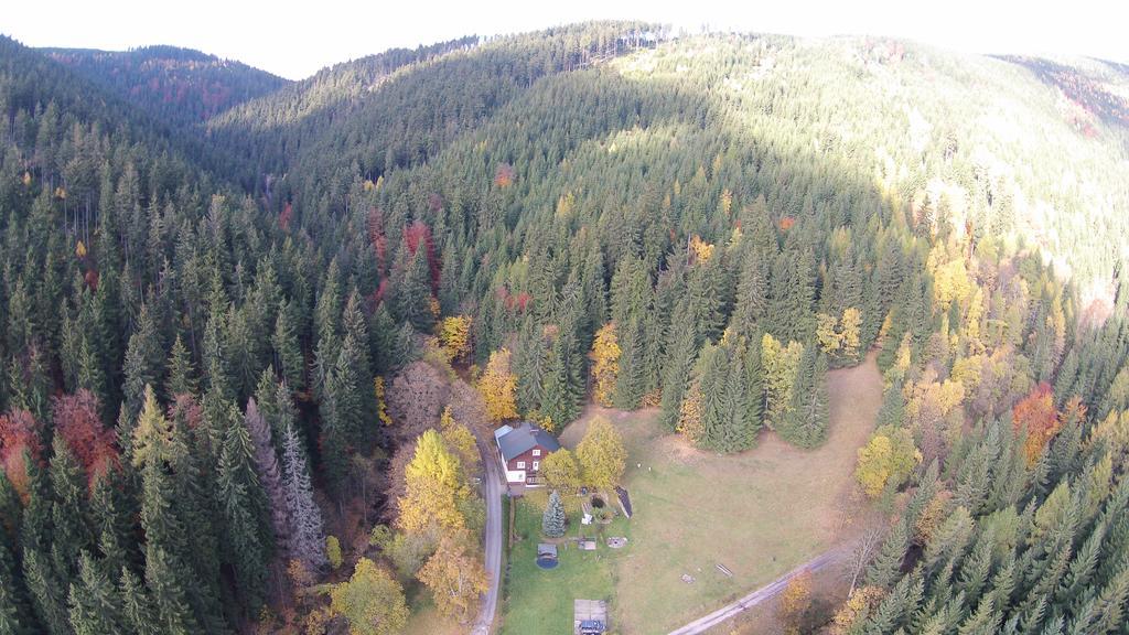 Myslivna Hotel Černý Dŭl Buitenkant foto